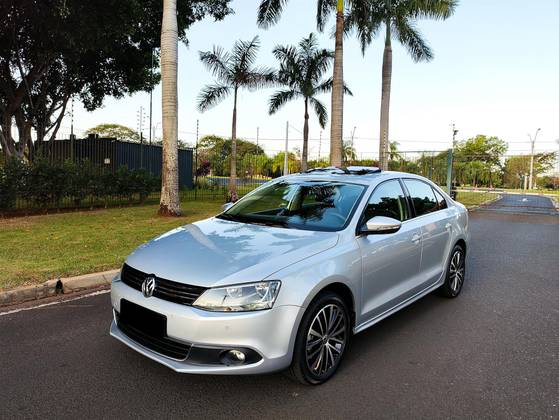 VOLKSWAGEN JETTA 2.0 TSI HIGHLINE 200CV GASOLINA 4P TIPTRONIC VOLKSWAGEN JETTA 2.0 TSI HIGHLINE 200CV GASOLINA 4P TIPTRONIC